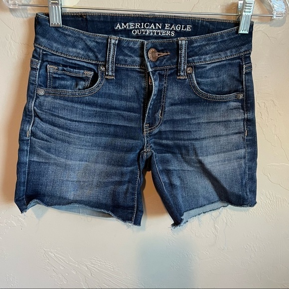 AEO MIDI Dark Wash Raw Hem Denim Shorts - Picture 2 of 9